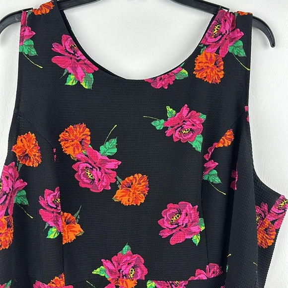 Torrid High/Low Stretchy Floral Sleeveless Top - Picture 2 of 8